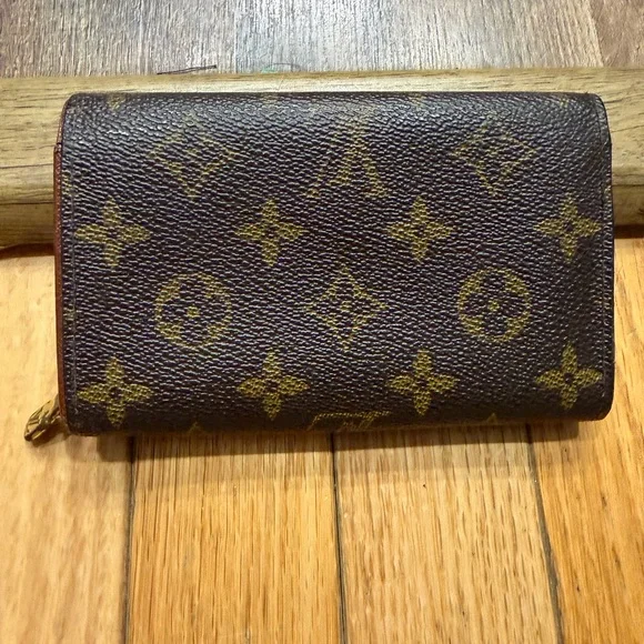 Louis Vuitton Dark Brown Monogram Women’s Wallet - Picture 2 of 9